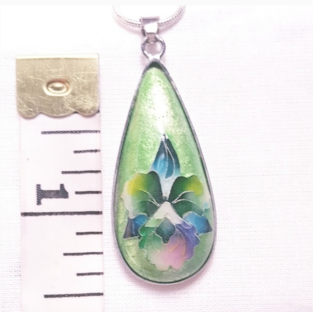 NWOT 18" flower pendant on .925 stamped chain.